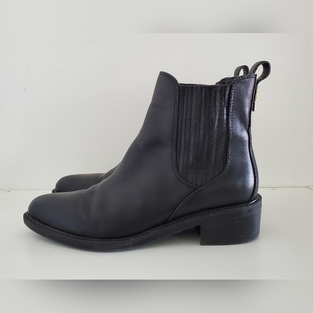 Tommy Hilfiger Pointed Black Leather Chelsea Boots Women's Sz9 - Picture 3 of 8